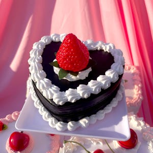 Black Strawberry Creme Fake Cake Zippered Jewelry Box - Vintage Decor Cake-Shaped Trinket Jewelry Box