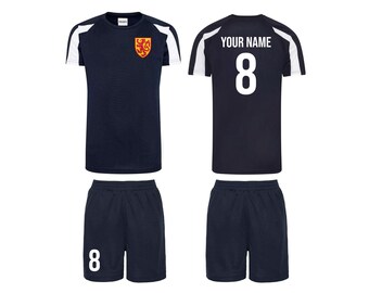 Kits de fútbol personalizados estilo Escocia. Camiseta y pantalones cortos de fútbol personalizados para niños y niñas. El mejor regalo de cumpleaños para niños. Ropa de juego para niños.