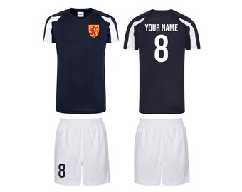Kits de fútbol personalizados estilo Escocia. Camiseta y pantalones cortos de fútbol personalizados para niños y niñas. El mejor regalo de cumpleaños para niños. Ropa de juego para niños.
