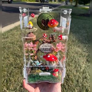 Cottagecore Secret Garden Jumping Spider Enclosure! 4 x 4 x 8 in