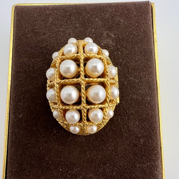 Avon Vintage Pearl Faux Large Oval Crème Sachet Locket Ring Rare