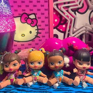 Bratz Babyz Keychain| Sasha Jade Yasmin Cloe Keychain | Bratz Runwayz | Charm Keychains Junk Keychains | Y2k 2000s Toys | Purse Bag Keychain
