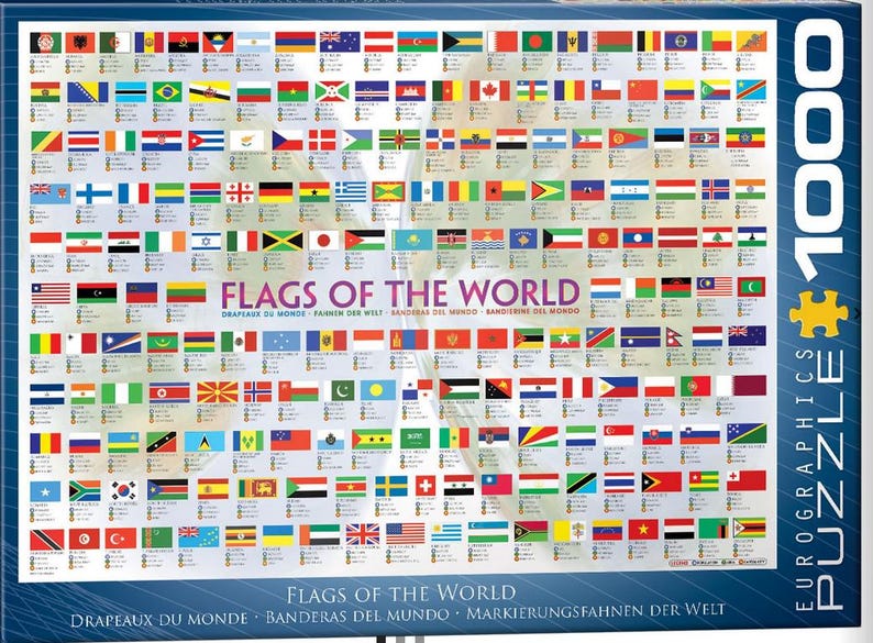K&ouml;nnte beinhalten: Ein 1000-teiliges Puzzle mit den Flaggen der Welt. Das Puzzle ist in einem Raster angeordnet, wobei jede Flagge in einem separaten Quadrat dargestellt wird. Die Flaggen sind bunt und vielf&auml;ltig und repr&auml;sentieren L&auml;nder aus aller Welt. Das Puzzle tr&auml;gt den Titel "Flaggen der Welt" und enth&auml;lt den Text "Drapeaux du Monde - Banderas del Mundo - Markierungsfahnen der Welt".