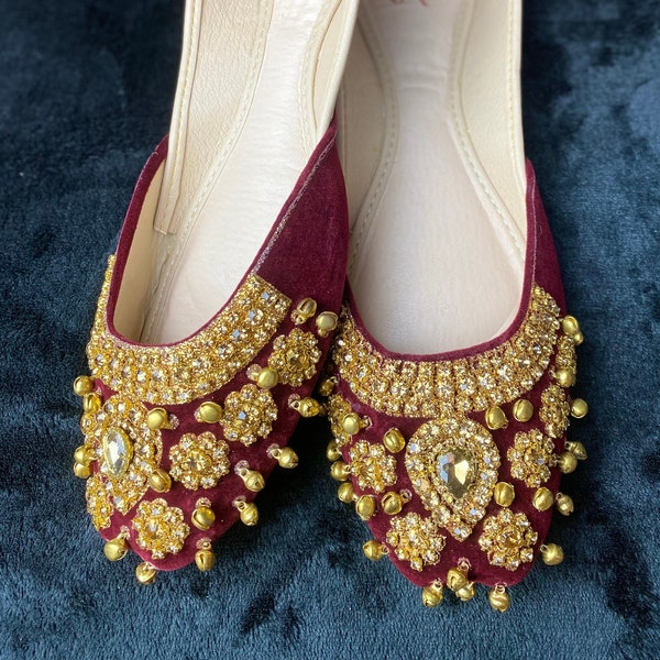 Royal Purple & Gold Jubilee Khussa Jutti Indian Pakistani Womens Pumps Slip on Footwear Wedding Maroon