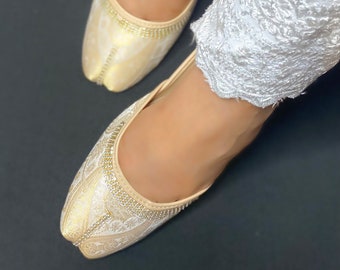 Cream Diamond Strip Khussa Jutti Indian Pakistani Punjabi Jutti Womens Footwear Pumps Slip on Shoes For Weddings Punjabi Jutti