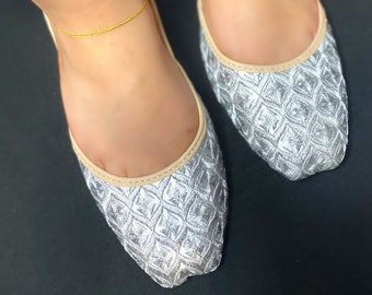 Silver Floral Pattern Khussa Jutti Padded Insole Non Slip Sole Indian Pakistani Womens Shoes Footwear Wedding Fashion Punjabi Jutti