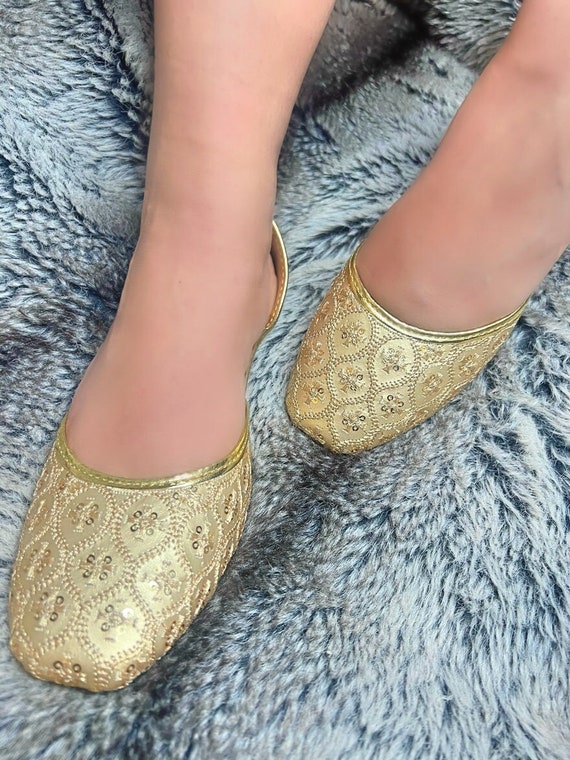 Ladies Gold Cross Stich Khussa Jutti | Punjabi Jutti | Indian Pakistani Shoes | Gift For Her | Wedding Shoes For Women | Khusa Jutti |