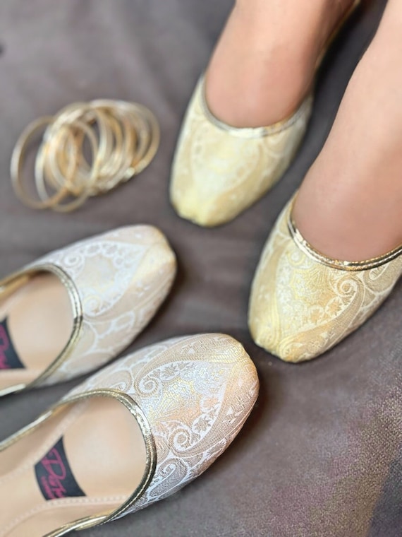 Gold & Cream Floral Pattern Khussa Jutti | Ladies Indian Punjabi Jutti Khusa | Handmade Wedding Shoes For Women | Indian Pakistani Footwear