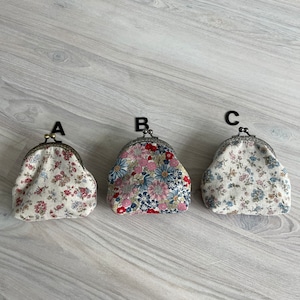 Handmade Linen Coin Purse: Floral Kiss Clasp Card Holder