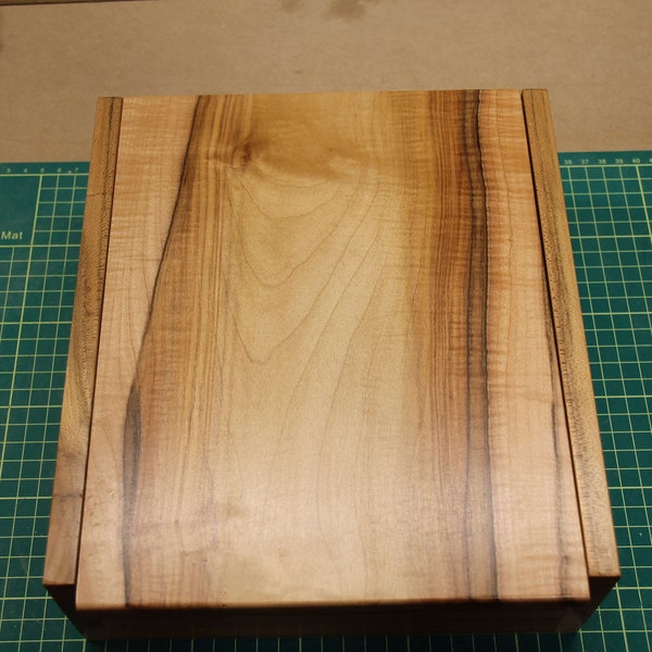 Hard Maple Keepsake Gentleman's Box