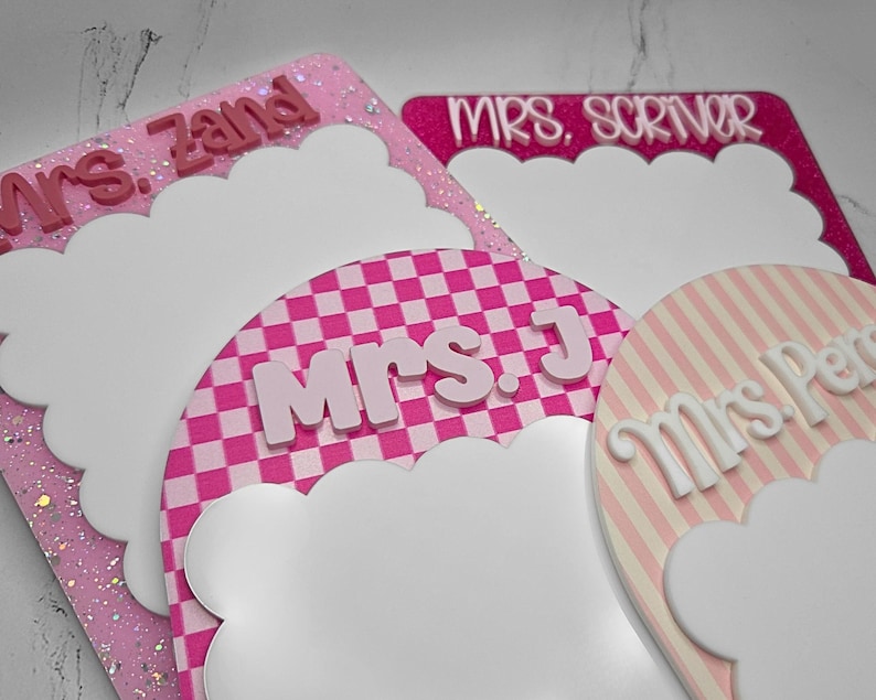 Personalized scalloped whiteboard teacher notepad with layered acrylic teacher name and dry erase writing surface. Patterned classroom whiteboard used for reminders, daily classroom tasks, and teacher desk organization. Unique teacher appreciation gift idea, back to school teacher gift, and new teacher classroom decor piece.