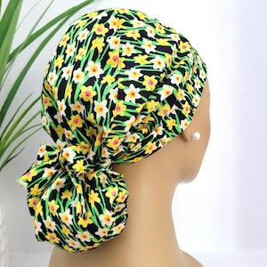 Large, Pretty Daisies Satin Lined Scrub Hat, Protect Hair w/Satin Lined Ponytail Scrub Cap, Nurse/Surgical/Doctor Cap, Full Satin Lining