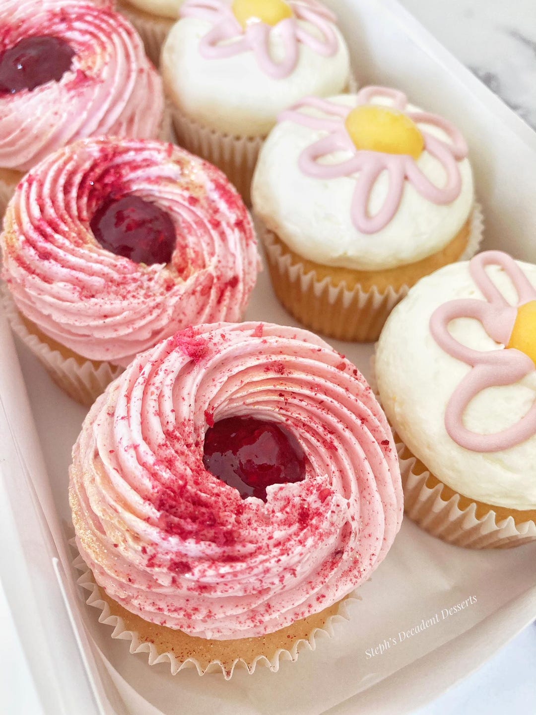 Daisy Raspberry Raspberry Swirl & Lemon Daisy Cupcakes Recipe – Bakery Style Cupcakes ...