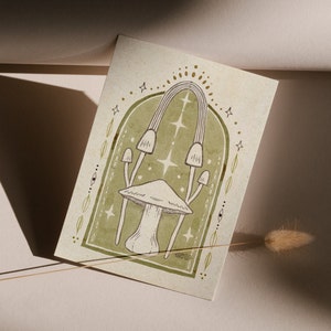 Pilz Postkarte Druck Volkskunst Mutter Natur A6 Druck Wald Illustration Grün Geschenkidee Wohnkultur Pilz Zeichnung Sterne Mystisch Hexe