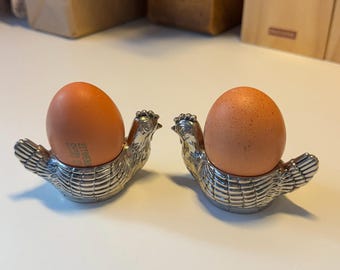 Vintage Silverplate Chicken Egg Cup Holder Made in China. Portauova silver plated a forma di gallina fatti in China