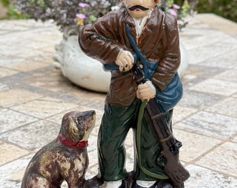 Vintage hunter with dog doorstop in cast iron. Fermaporte con cacciatore e cane in ghisa.