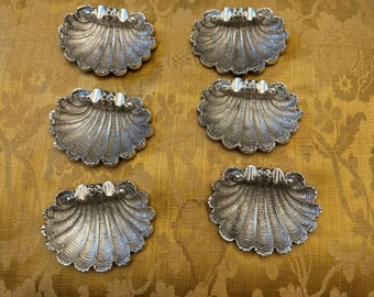 RESTORED* Six vintage small shell shaped brass ashtrays or salt plates recently silver-plated. Conchiglie silver-plated. RESTORED*