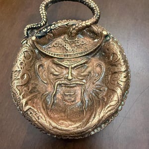 Bandeja porta baratijas con asa de serpiente de la dinastía Qing con figura de bronce chinoiserie antigua