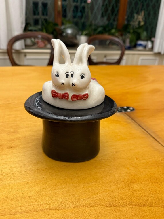 Figurine Lapin En Céramique Vintage - Déco Pâques Avec Raquette De Tennis - Fantaisiste
