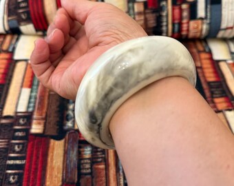 ヴィンテージ　ルーサイトバングル　フランスヴィンテージ ヴィンテージ ルーサイトバングル フランスヴィンテージ ヴィンテージ