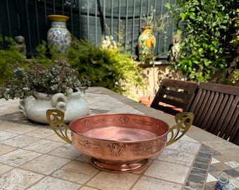 Centrotavola stile Art Nouveaux in Rame con manici in bronzo. Vintage copper bowl with brass handles Art Nouveau style. Jungenstil