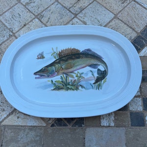 Vintage Fish Plate Melitta Germany in fine porcelain and image of two fishes. Piatto da portata per pesce Melitta, Germania