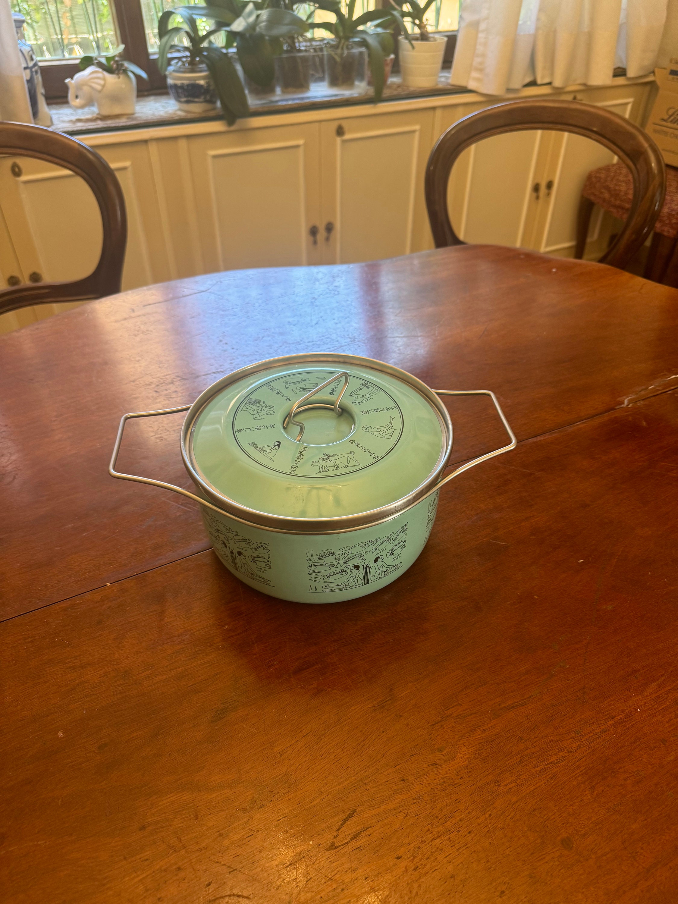 Pentola vintage SILTAL Egizia media, smaltata azzurra. Segni di usura. Olla vintage de renacimiento egipcio Teal Siltal Depositata.