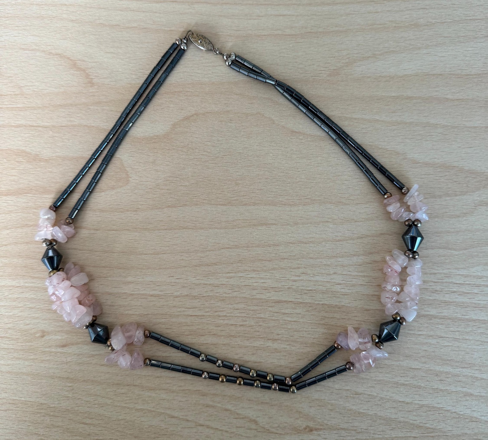 Philip Jones Collar de piedras preciosas de cuarzo rosa con cuentas Philip Jones Collar de piedras preciosas de cuarzo rosa con cuentas