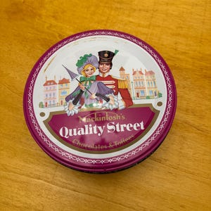 Scatola di latte vintage Mackintosh's Quality Street Chocolats and Toffees 9/12/93