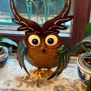 Vintage Colored Metal Owl Candle holder or incense burner. Tea-light for indoors and outdoors. Gufo di metallo portacandela.