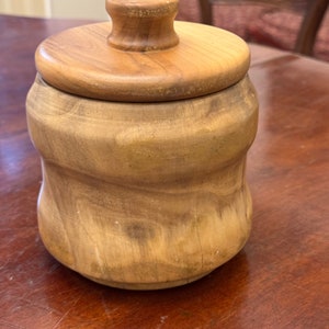 Vintage Olive Wood Jar with Lid, Kitchen Decor (13/16x12 cm)