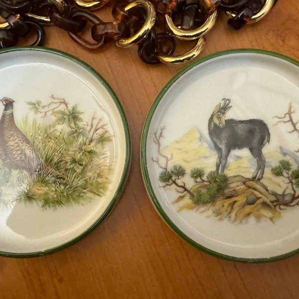 2 Vintage Seltmann Weiden Bavaria West Germany Wildlife Porcelain Coasters. Due sottobicchieri con scene di animali selvatici