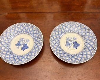 スポード ブルー ルーム コレクション ゼラニウム マグカップ。手彫り