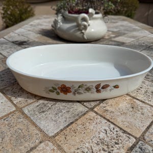 Vintage Sovirelle Arcopal Pyrex France oven dish. 26 cm length