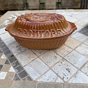 Terracotta Clay Bread Container: German Kitchen Decor