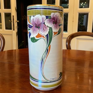 Vintage &#39;80s tall ceramic vase Gialletti Pimpinelli Deruta, liberty design, signed  F. Segoloni