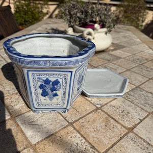 Vintage white and blue vase planter Chinese with 6 sides and flower panels, with it&#39;s tray and metal plate for underneath the plant vase