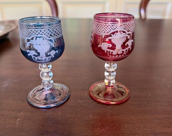 Aufgrund Bicchierini in cristallo molato blau und rosso. Königliche Familie, königliches Sheffield