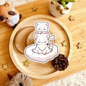 Pegatina de vinilo de gatos adorables: pegatina brillante de gato para portátil, diario y agenda. Arte de gatos de dibujos animados.