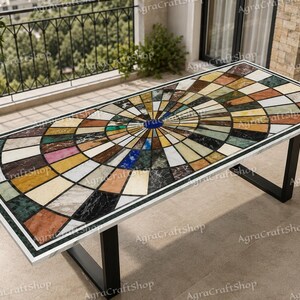 Lyxigt matbord med marmorinlägg, handgjort halvädelsten, modernt Pietra Dura-konstverk, eleganta specialanpassade matrumsmöbler