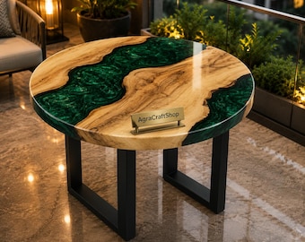 Dessus de table rond en époxy vert fait main en bois d'acacia de rivière moderne, meubles sur mesure pour couloir de luxe du milieu du siècle