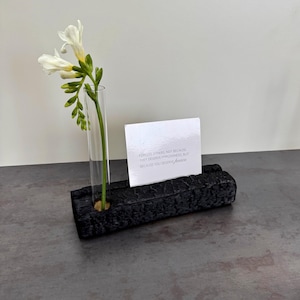 Portatarjetas flambeado con tubo de ensayo / barra para fotos de madera auténtica de roble / decoración con flores secas / decoración moderna para salón / portatarjetas de madera