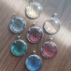 Pendentif abri serpent, couleur personnalisée