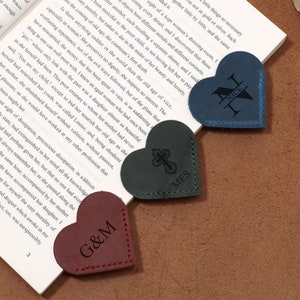 Personalisiertes Leder-Lesezeichen, personalisiertes Leder-Herz-Lesezeichen für Buchliebhaber, Geschenk für Paare, Geschenk für sie, Lesergeschenk, Weihnachtsgeschenk