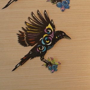 Corbeau et myrtille (taille S) Papier découpé/illustration, par Sahaliyan