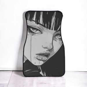Alfombrilla de coche, bonitos accesorios para coche para adolescentes, estética japonesa, anime, waifu, kawaii, accesorios para coche, dibujos animados de anime, ojos tristes, llanto, manga, terror