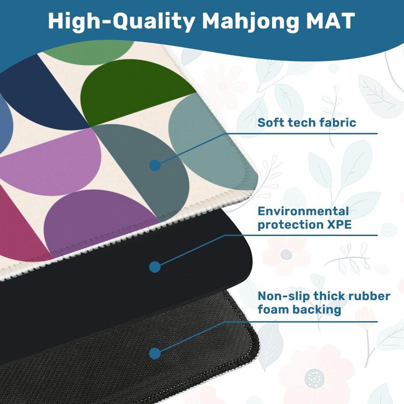 Pu&ograve; includere: Un tappetino da Mahjong multistrato con una superficie superiore a motivo geometrico di semicerchi blu navy, verde, ottanio, viola e magenta su sfondo crema. Gli strati includono tessuto tecnico morbido, XPE ecologico e un retro in schiuma di gomma antiscivolo.