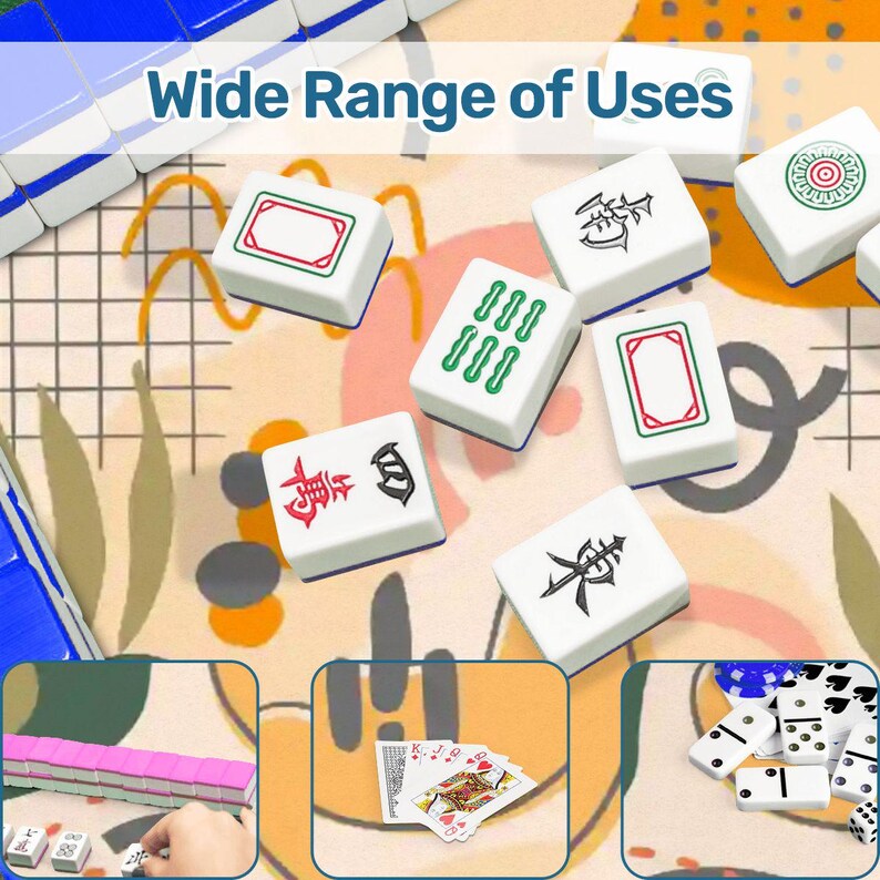 Puede incluir: Un conjunto de fichas de Mahjong blancas con varios s&iacute;mbolos y bordes de colores, dispersas sobre una superficie estampada. La imagen tambi&eacute;n incluye naipes y domin&oacute;s, lo que sugiere un producto tem&aacute;tico de juegos.