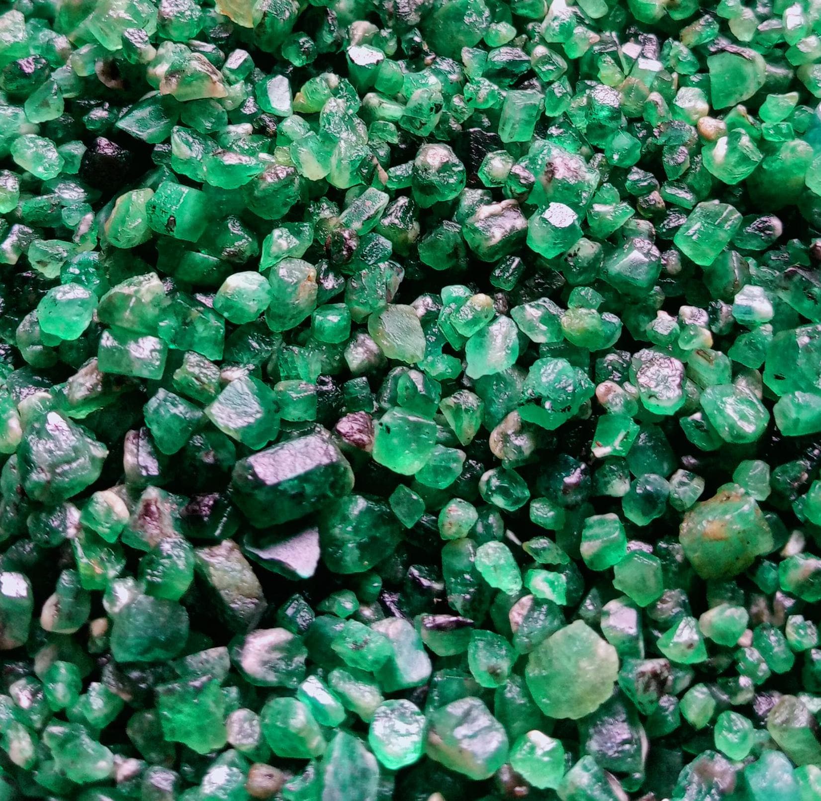 天然エメラルド ルース…ヒート処理して有ります。 天然エメラルド ルース…ヒート処理して有ります。