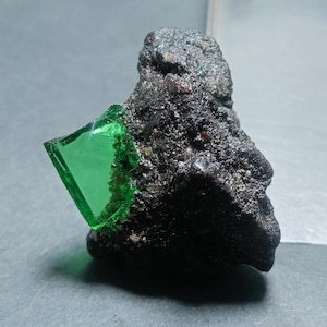 Green Garnet Rough, Deep Green Garnet Rough, Natural Garnet Rough, High Quality Garnet Rough, Garnet Raw Rough, Size 28x34mm.